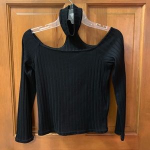 Sexy black tee with choker